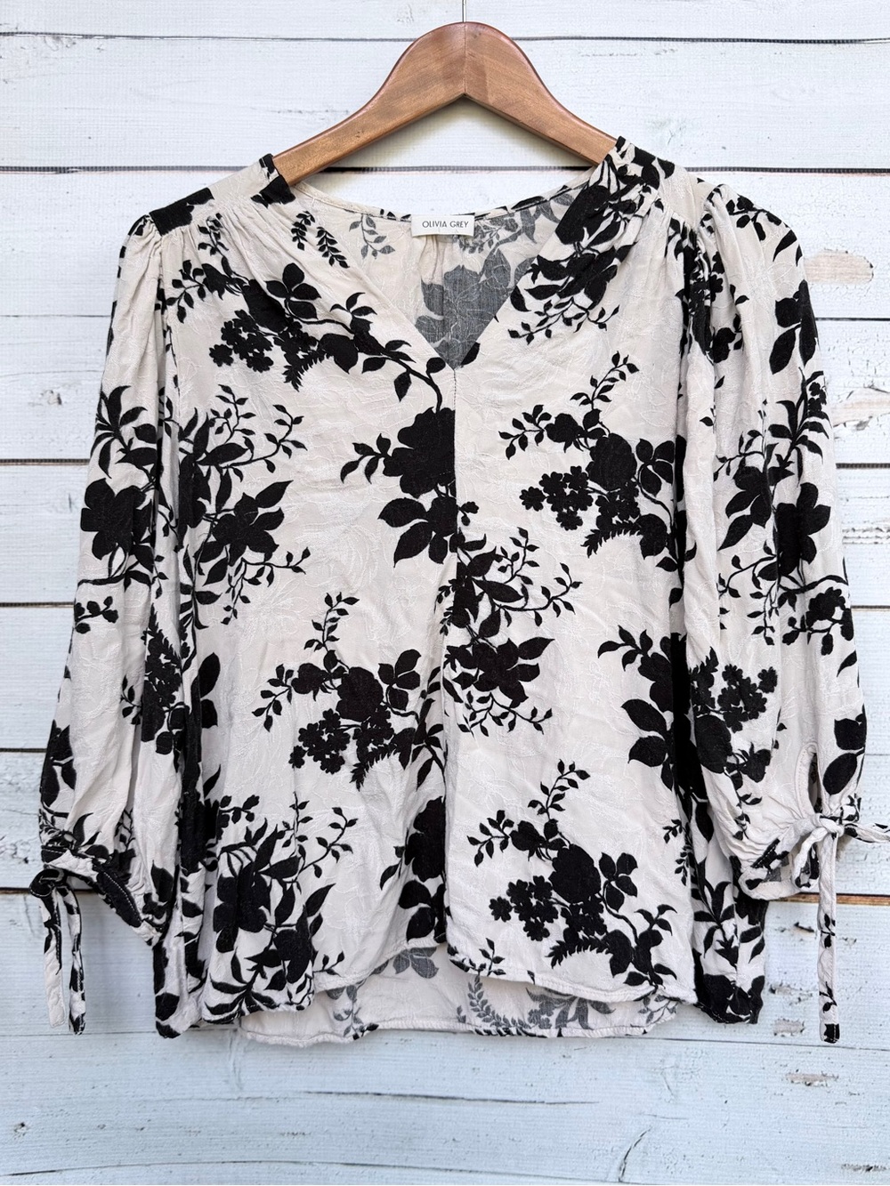 Olivia Grey V Neck Floral Jacquard Tie Sleeve Blouse Size Large